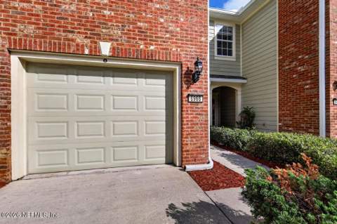 6966 Roundleaf Drive, Jacksonville FL - photo 9 of 84