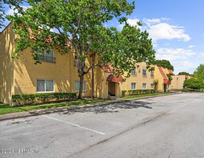 2 bedroom Condominium at 6552 La Mirada Drive, The Colony At San Jose, Jacksonville — photo 4