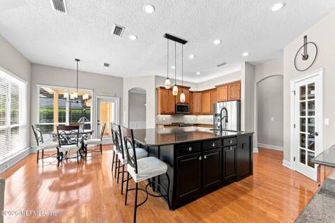 1304 Honeysuckle Drive, Jacksonville FL - photo 12 of 36
