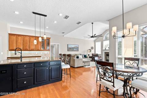 1304 Honeysuckle Drive, Jacksonville FL - photo 13 of 36