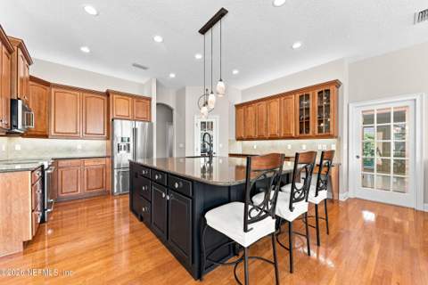1304 Honeysuckle Drive, Jacksonville FL - photo 14 of 36