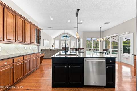 1304 Honeysuckle Drive, Jacksonville FL - photo 15 of 36
