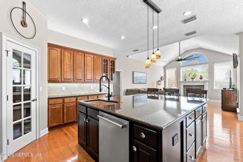 1304 Honeysuckle Drive, Jacksonville FL - photo 17 of 36