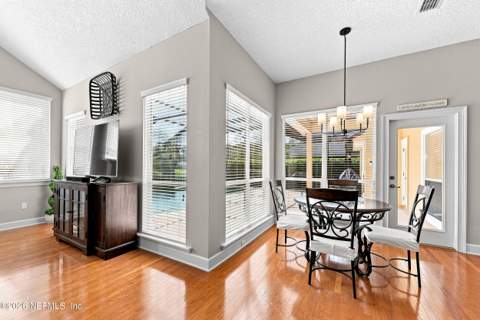 1304 Honeysuckle Drive, Jacksonville FL - photo 18 of 36