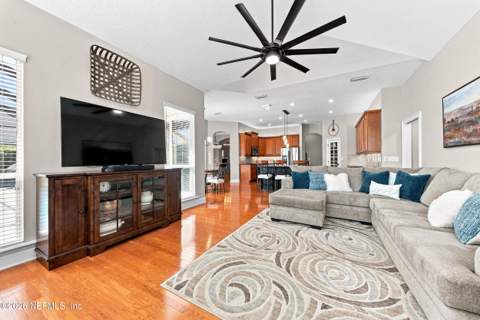 1304 Honeysuckle Drive, Jacksonville FL - photo 21 of 36