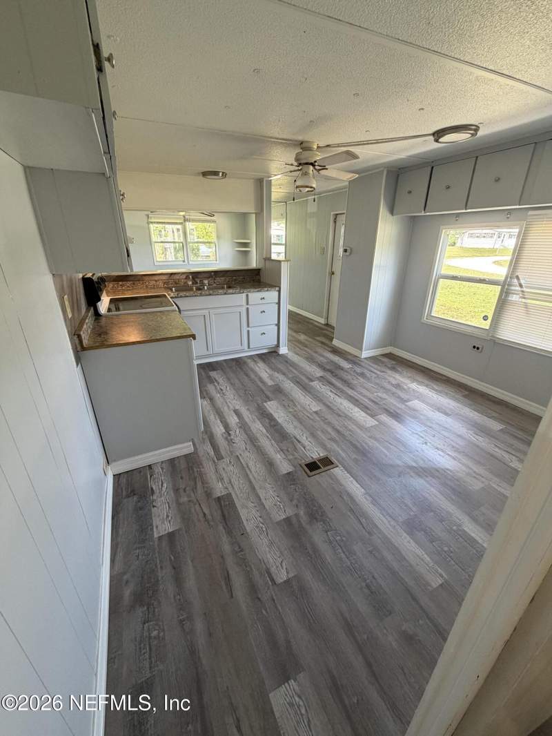 2 bedroom Mobile Home at 110 Peninsular Drive, Metes & Bounds, Crescent City — photo 4