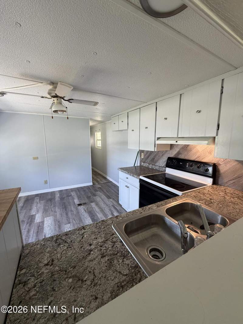 2 bedroom Mobile Home at 110 Peninsular Drive, Metes & Bounds, Crescent City — photo 5