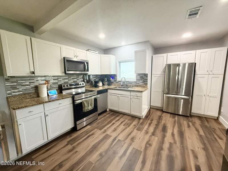 3 bedroom Single Family Residence at 169 Center Street, Baldwin, Baldwin — photo 3