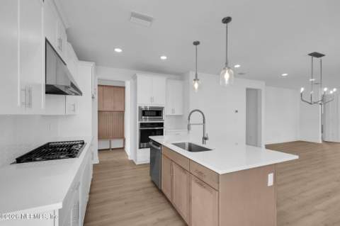 12013 Mariposa Avenue, Jacksonville FL - photo 12 of 54