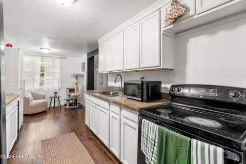 5163 Delphin Lane, Jacksonville FL - photo 15 of 28