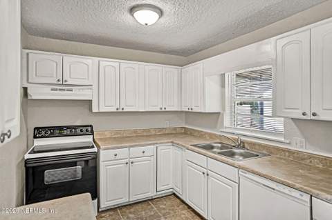 5235 Lexington Avenue, Jacksonville FL - photo 9 of 22