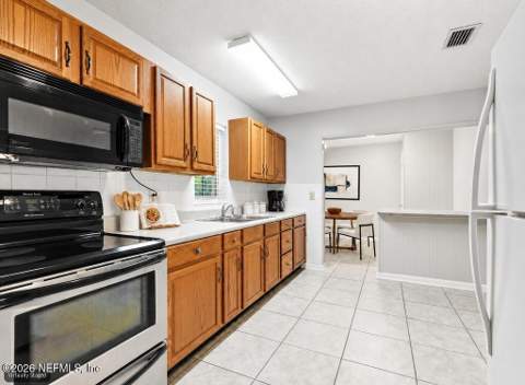 10180 Herndon Road, Jacksonville FL - photo 15 of 41