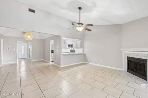 7478 Colony Cove Lane, Jacksonville FL - photo 7 of 47