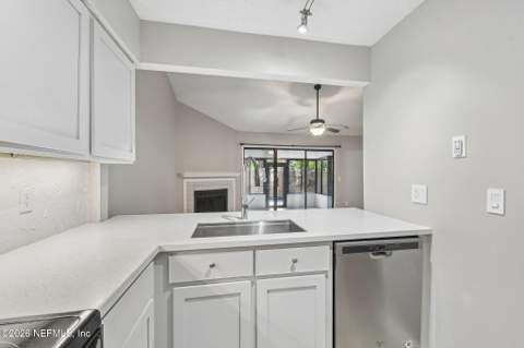 7478 Colony Cove Lane, Jacksonville FL - photo 19 of 47