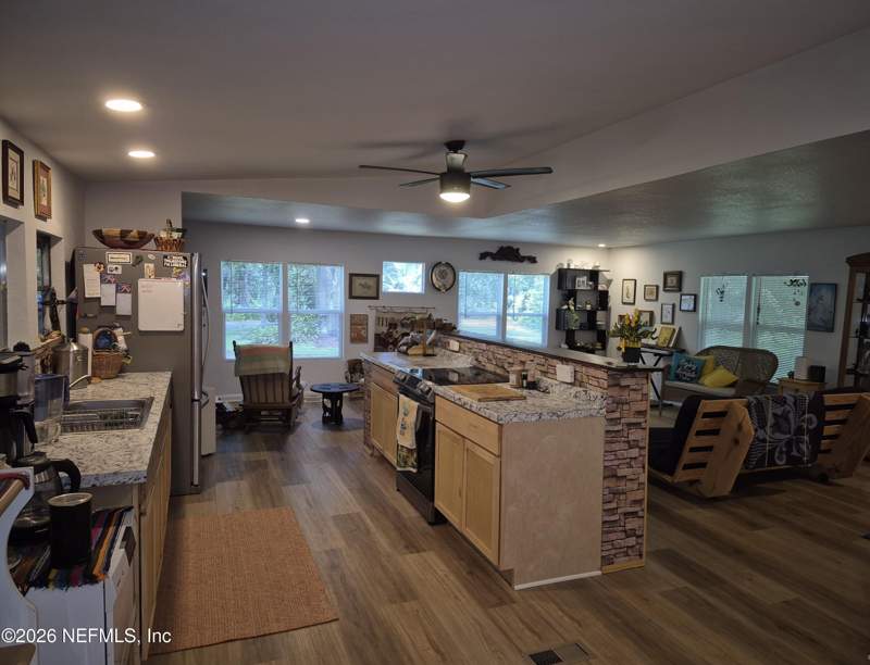 3 bedroom Mobile Home at 737 Junction Road, Crescent City, Crescent City — photo 5