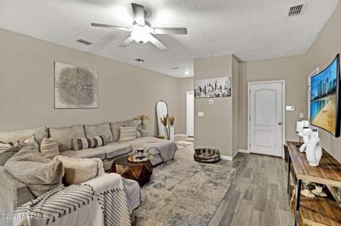 1311 Salt Ridge Avenue, Jacksonville FL - photo 7 of 19