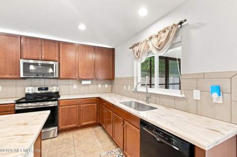 9592 Abby Glen Circle, Jacksonville FL - photo 12 of 71