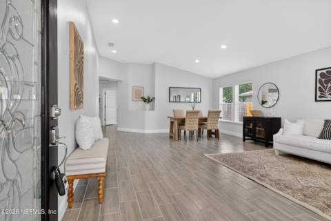 2438 Tyson Lake Drive, Jacksonville FL - photo 6 of 60