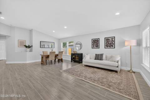 2438 Tyson Lake Drive, Jacksonville FL - photo 10 of 60