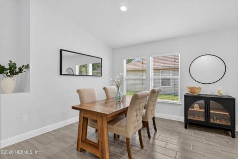 2438 Tyson Lake Drive, Jacksonville FL - photo 11 of 60