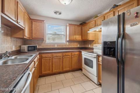 7403 Roslyn Road, Jacksonville FL - photo 11 of 29