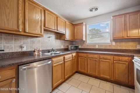 7403 Roslyn Road, Jacksonville FL - photo 12 of 29
