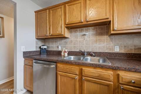 7403 Roslyn Road, Jacksonville FL - photo 13 of 29