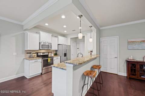 3794 Casitas Drive, Jacksonville FL - photo 10 of 40
