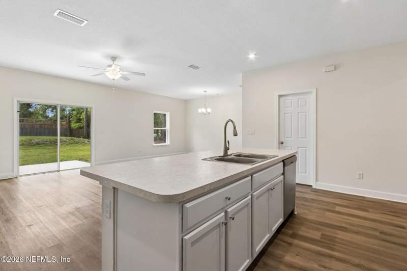 4 bedroom Single Family Residence at 7242 Luke Street, Sweetwater Park, Jacksonville — photo 3