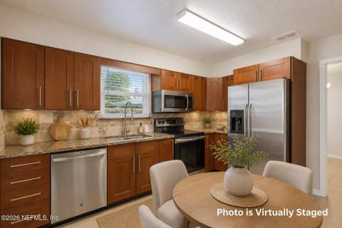 8446 Sand Point Drive, Jacksonville FL - photo 15 of 36