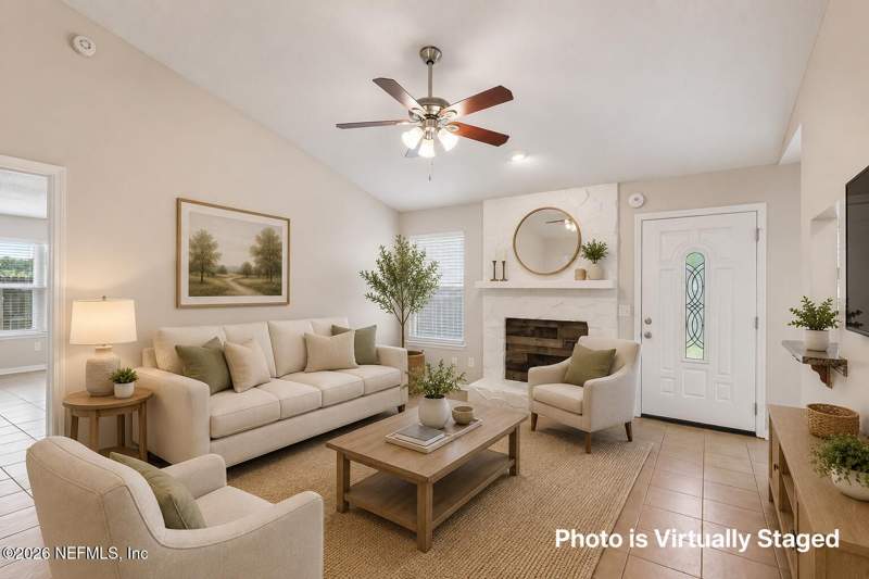 4 bedroom Single Family Residence at 8446 Sand Point Drive, Argyle/chimney Lakes, Jacksonville — photo 5