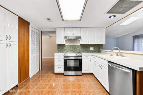 11009 Hood Road, Jacksonville FL - photo 22 of 43