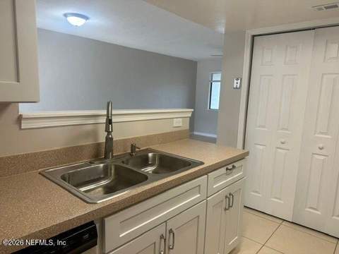 2947 Bayshore Drive, Jacksonville FL - photo 9 of 20