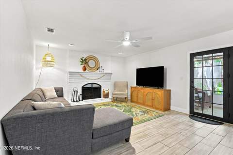 1347 Redbud Lane, Jacksonville FL - photo 17 of 40