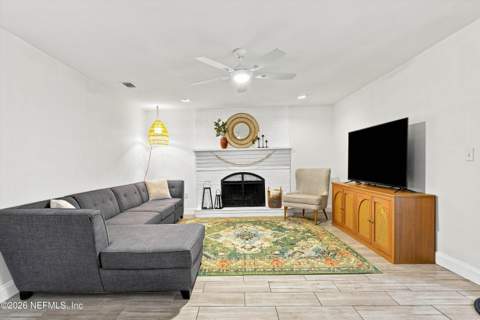 1347 Redbud Lane, Jacksonville FL - photo 18 of 40