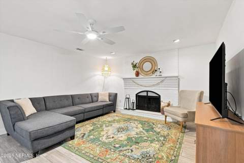 1347 Redbud Lane, Jacksonville FL - photo 19 of 40