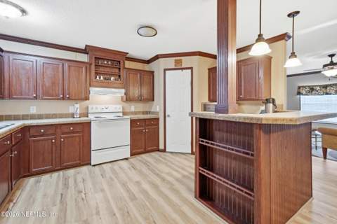 2219 Glen Gardner Drive, Jacksonville FL - photo 10 of 36