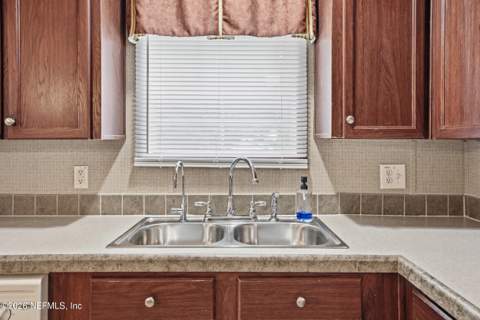 2219 Glen Gardner Drive, Jacksonville FL - photo 14 of 36