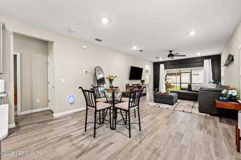 6372 Longleaf Branch Drive, Jacksonville FL - photo 7 of 25