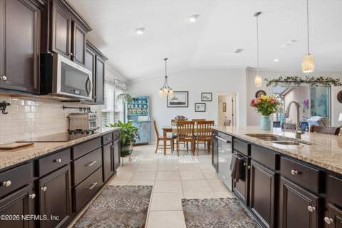 5175 Clapboard Creek Drive, Jacksonville FL - photo 14 of 47