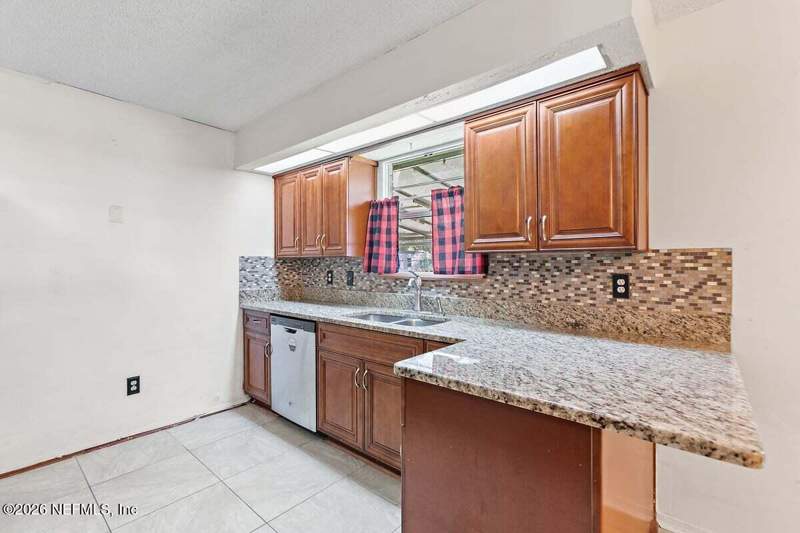 4 bedroom Single Family Residence at 1227 Turtle Creek Drive, Turtle Creek Village, Jacksonville — photo 5