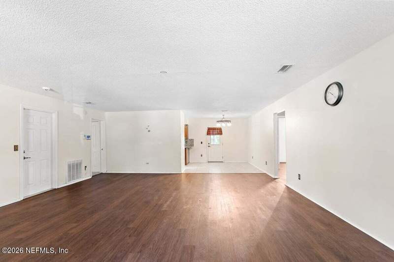 4 bedroom Single Family Residence at 1227 Turtle Creek Drive, Turtle Creek Village, Jacksonville — photo 3