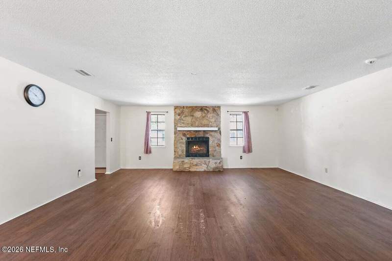 4 bedroom Single Family Residence at 1227 Turtle Creek Drive, Turtle Creek Village, Jacksonville — photo 2