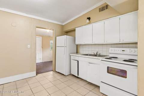 5811 Hollyhock Road, Jacksonville FL - photo 9 of 24