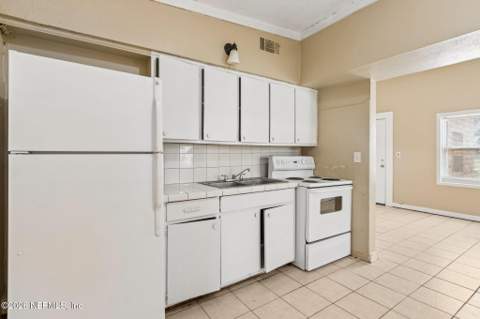 5811 Hollyhock Road, Jacksonville FL - photo 10 of 24