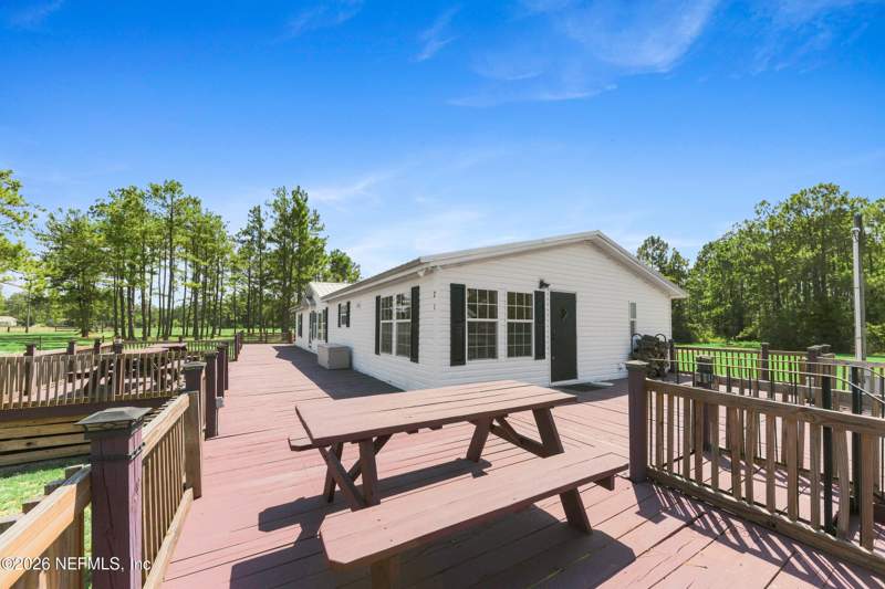 3 bedroom Mobile Home at 241826 County Road 121, Hilliard, Hilliard — photo 4