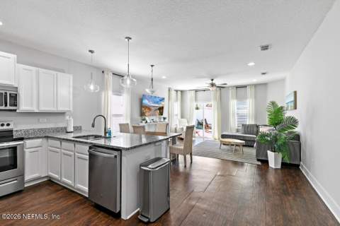 426 10th Street, Jacksonville Beach FL - photo 6 of 24
