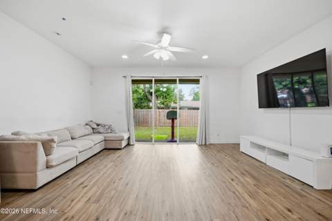 9520 Harriet Avenue, Jacksonville FL - photo 7 of 20