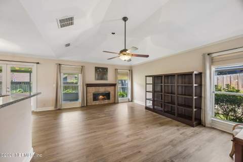 4528 Bay Harbour Drive, Jacksonville FL - photo 10 of 45