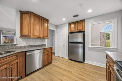 4528 Bay Harbour Drive, Jacksonville FL - photo 19 of 45
